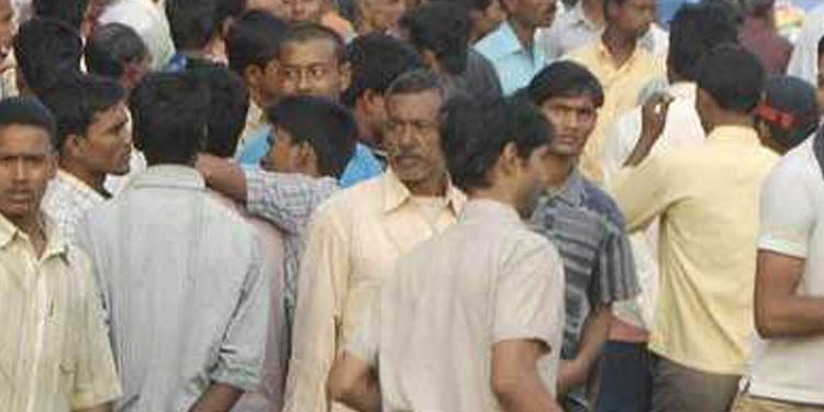 നാട്ടിലേക്ക് മടങ്ങിപ്പോകണമെന്ന് ആവശ്യം ; കുടിയേറ്റ തൊഴിലാളികള് ആന്ധ്രാപ്രദേശിലെ ചിറ്റൂരില് ദേശീയപാത ഉപരോധിച്ചു നാട്ടിലേക്ക് മടങ്ങിപ്പോകണമെന്ന് ആവശ്യം ; കുടിയേറ്റ തൊഴിലാളികള് ആന്ധ്രാപ്രദേശിലെ ചിറ്റൂരില് ദേശീയപാത ഉപരോധിച്ചു