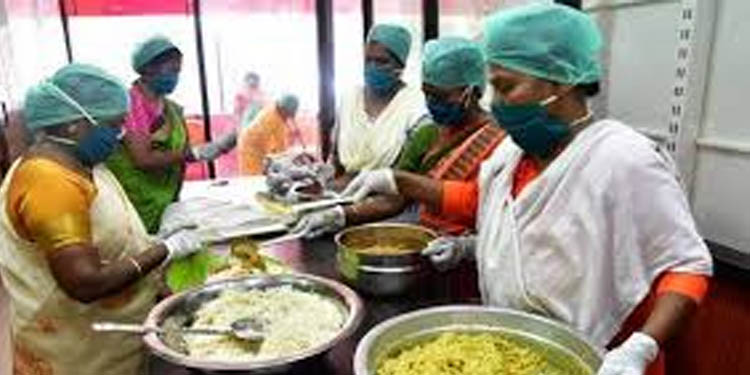 സംസ്ഥാനത്ത് ആരംഭിച്ച സമൂഹ അടുക്കളകള് ഭാഗികമായി അടയ്ക്കുകയാണെന്നു മുഖ്യമന്ത്രി പിണറായി വിജയന് സംസ്ഥാനത്ത് ആരംഭിച്ച സമൂഹ അടുക്കളകള് ഭാഗികമായി അടയ്ക്കുകയാണെന്നു മുഖ്യമന്ത്രി പിണറായി വിജയന്
