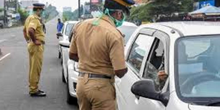 ഇതര ജില്ലകളില് ദിവസേന പോകേണ്ടി വരുന്ന സ്വകാര്യ സ്ഥാപനങ്ങളിലെ ജീവനക്കാര്ക്ക് ഒരാഴ്ച സാധുതയുള്ള യാത്രാ പാസ് ഇതര ജില്ലകളില് ദിവസേന പോകേണ്ടി വരുന്ന സ്വകാര്യ സ്ഥാപനങ്ങളിലെ ജീവനക്കാര്ക്ക് ഒരാഴ്ച സാധുതയുള്ള യാത്രാ പാസ്