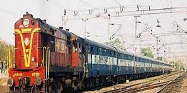 മഹാരാഷ്ട്ര – താനെയില് നിന്നും കേരളത്തിലേക്ക് പുറപ്പെടാനിരുന്ന സ്പെഷ്യല് ട്രെയിന് യാത്ര മാറ്റിവെച്ചു മഹാരാഷ്ട്ര – താനെയില് നിന്നും കേരളത്തിലേക്ക് പുറപ്പെടാനിരുന്ന സ്പെഷ്യല് ട്രെയിന് യാത്ര മാറ്റിവെച്ചു