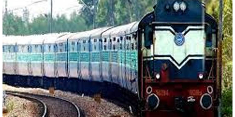 രാജ്യത്തെ പ്രധാന നഗരങ്ങളില്നിന്നും കേരളത്തിലേക്ക് ട്രെയിന് സര്വിസ് നടത്താന് കേന്ദ്ര സര്ക്കാറിനോട് ആവശ്യപ്പെട്ടതായി മുഖ്യമന്ത്രി രാജ്യത്തെ പ്രധാന നഗരങ്ങളില്നിന്നും കേരളത്തിലേക്ക് ട്രെയിന് സര്വിസ് നടത്താന് കേന്ദ്ര സര്ക്കാറിനോട് ആവശ്യപ്പെട്ടതായി മുഖ്യമന്ത്രി
