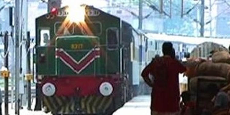 അന്യസംസ്ഥാന തൊഴിലാളികളുമായി നാളെ രണ്ട് ട്രെയിനുകള് എറണാകുളത്ത് നിന്ന് പുറപ്പെടും അന്യസംസ്ഥാന തൊഴിലാളികളുമായി നാളെ രണ്ട് ട്രെയിനുകള് എറണാകുളത്ത് നിന്ന് പുറപ്പെടും