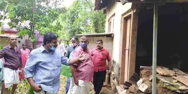 കാറ്റിലും മഴയിലും നാശനഷ്ടങ്ങള് സംഭവിച്ച സ്ഥലങ്ങള് ജനീഷ് കുമാര് എംഎല്എ സന്ദര്ശിച്ചു കാറ്റിലും മഴയിലും നാശനഷ്ടങ്ങള് സംഭവിച്ച സ്ഥലങ്ങള് ജനീഷ് കുമാര് എംഎല്എ സന്ദര്ശിച്ചു