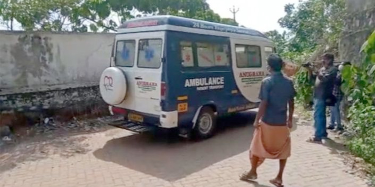 പട്ടിമറ്റത്ത് മധ്യവയസ്കന്റെ മൃതദേഹം കത്തിക്കരിഞ്ഞ നിലയിൽ ; കൊലപാതകമെന്ന് പോലീസ് പട്ടിമറ്റത്ത് മധ്യവയസ്കന്റെ മൃതദേഹം കത്തിക്കരിഞ്ഞ നിലയിൽ ; കൊലപാതകമെന്ന് പോലീസ്