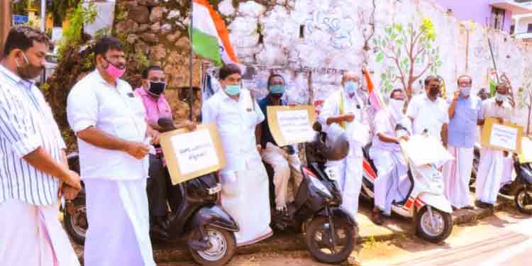 5000 രൂപാ ധനസഹായവും പ്രത്യേക സാമ്പത്തിക പാക്കേജും അനുവദിക്കണം ; ഭിന്നശേഷിക്കാര് മുച്ചക്ര സ്കൂട്ടര് ധര്ണ്ണ നടത്തി 5000 രൂപാ ധനസഹായവും പ്രത്യേക സാമ്പത്തിക പാക്കേജും അനുവദിക്കണം ; ഭിന്നശേഷിക്കാര് മുച്ചക്ര സ്കൂട്ടര് ധര്ണ്ണ നടത്തി