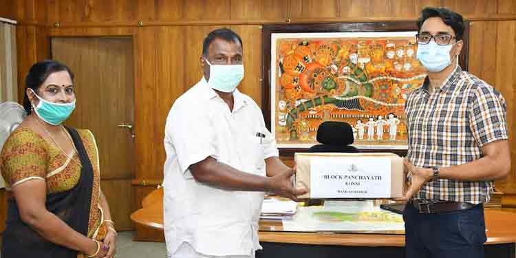 കോന്നി ബ്ലോക്ക് പഞ്ചായത്ത് സാനിറ്റൈസര് നിര്മ്മിച്ചു നല്കി കോന്നി ബ്ലോക്ക് പഞ്ചായത്ത് സാനിറ്റൈസര് നിര്മ്മിച്ചു നല്കി