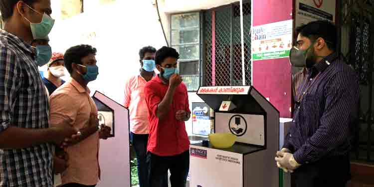 കൈയൊന്നു നീട്ടിയാല് കയ്യിലെത്തും സാനിറ്റൈസര് ; സെന്സര് അധിഷ്ടിത സാനിറ്റൈസര് കിയോസ്ക്കുമായി വിദ്യാര്ത്ഥികള് കൈയൊന്നു നീട്ടിയാല് കയ്യിലെത്തും സാനിറ്റൈസര് ; സെന്സര് അധിഷ്ടിത സാനിറ്റൈസര് കിയോസ്ക്കുമായി വിദ്യാര്ത്ഥികള്
