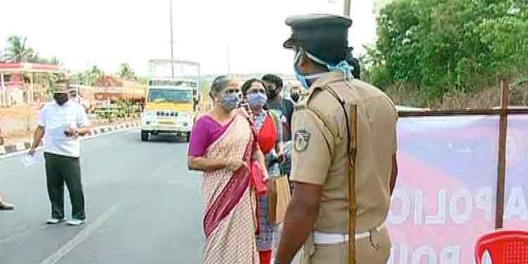 ആശയക്കുഴപ്പത്തിന് അറുതിയില്ല ; കാസർഗോഡ് അതിർത്തിയിൽ നിരവധി പേർ കുടുങ്ങിക്കിടക്കുന്നു ആശയക്കുഴപ്പത്തിന് അറുതിയില്ല ; കാസർഗോഡ് അതിർത്തിയിൽ നിരവധി പേർ കുടുങ്ങിക്കിടക്കുന്നു