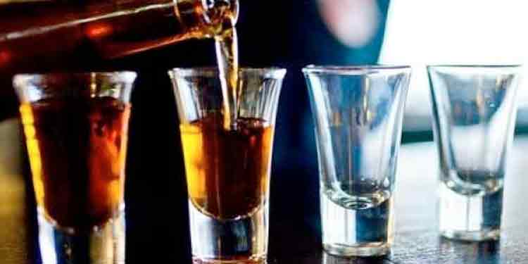 അതിര്ത്തി വഴി കേരളത്തിലേക്ക് മദ്യമൊഴുകുന്നു അതിര്ത്തി വഴി കേരളത്തിലേക്ക് മദ്യമൊഴുകുന്നു