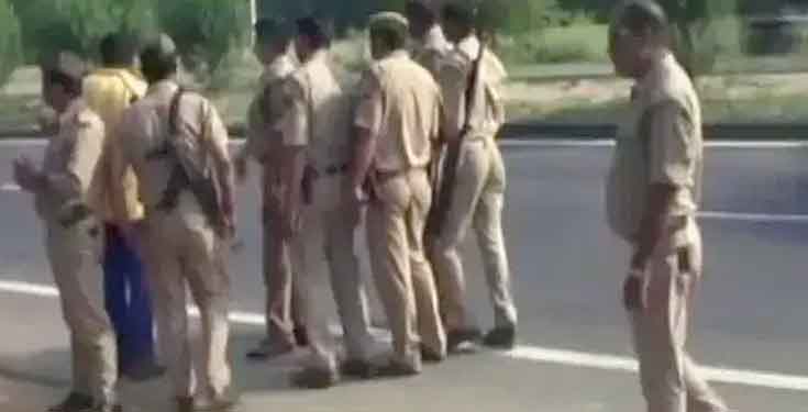 ഭക്ഷ്യകിറ്റ് ലഭിച്ചില്ല : പ്രകോപിതരായി ഇതര സംസ്ഥാന തൊഴിലാളികൾ ഭക്ഷ്യകിറ്റ് ലഭിച്ചില്ല : പ്രകോപിതരായി ഇതര സംസ്ഥാന തൊഴിലാളികൾ