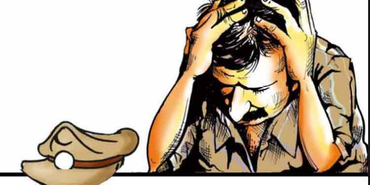 വനിതാ എസ്ഐയെ അപമാനിക്കാന് ശ്രമിച്ച പോലീസുകാരനെ ഇടുക്കി എആര് ക്യാമ്പിലേക്ക് സ്ഥലം മാറ്റി വനിതാ എസ്ഐയെ അപമാനിക്കാന് ശ്രമിച്ച പോലീസുകാരനെ ഇടുക്കി എആര് ക്യാമ്പിലേക്ക് സ്ഥലം മാറ്റി