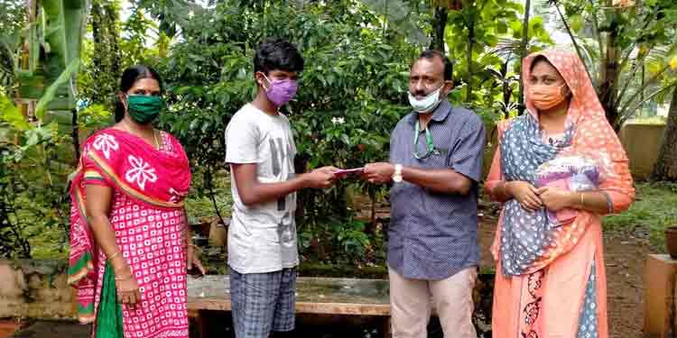 പൊതുപരീക്ഷ എഴുതുന്ന വിദ്യാര്ഥികള്ക്ക് എസ്എസ്കെ മാസ്ക് വിതരണം തുടങ്ങി പൊതുപരീക്ഷ എഴുതുന്ന വിദ്യാര്ഥികള്ക്ക് എസ്എസ്കെ മാസ്ക് വിതരണം തുടങ്ങി