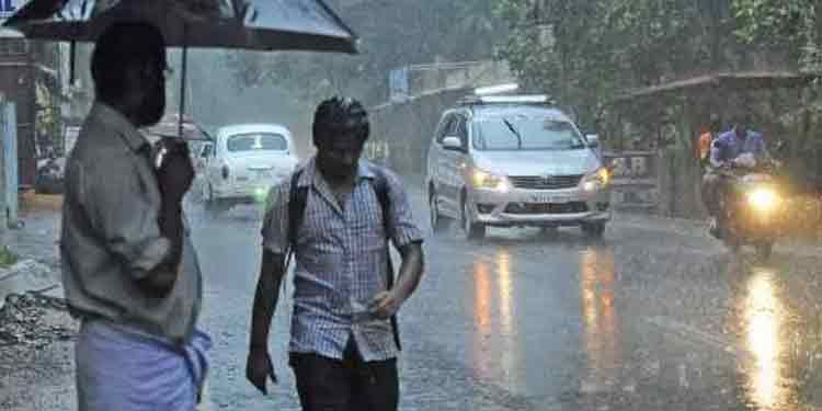 അറബിക്കടലിൽ പുതിയ ന്യൂനമര്ദ്ദത്തിന് സാധ്യത ; ഏഴ് ജില്ലകളില് ഇന്ന് യെല്ലോ അലര്ട്ട് അറബിക്കടലിൽ പുതിയ ന്യൂനമര്ദ്ദത്തിന് സാധ്യത ; ഏഴ് ജില്ലകളില് ഇന്ന് യെല്ലോ അലര്ട്ട്