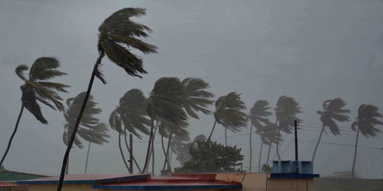 ചാലക്കുടിയിൽ ചുഴലിക്കാറ്റ് ചാലക്കുടിയിൽ ചുഴലിക്കാറ്റ്