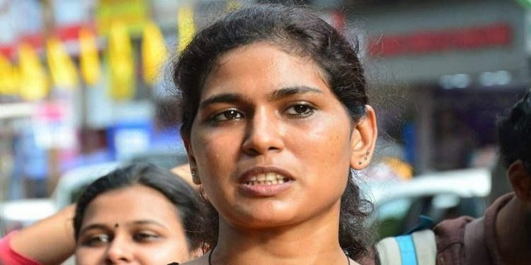 ബിഎസ്എന്എല്ലില് നിന്നും പുറത്താക്കപ്പെട്ടതില് പ്രതികരണവുമായി രഹ്ന ഫാത്തിമ ബിഎസ്എന്എല്ലില് നിന്നും പുറത്താക്കപ്പെട്ടതില് പ്രതികരണവുമായി രഹ്ന ഫാത്തിമ