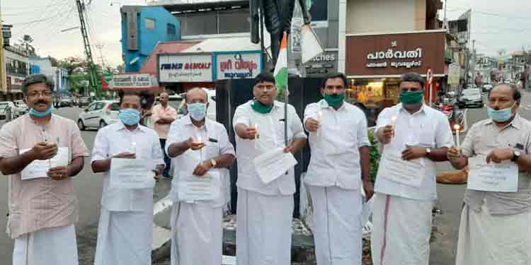 പ്രവാസികളോടു കാട്ടുന്ന അവഗണനക്കെതിരെ ജില്ലാ കോണ്ഗ്രസ് കമ്മിറ്റിയുടെ പ്രതിഷേധം പ്രവാസികളോടു കാട്ടുന്ന അവഗണനക്കെതിരെ ജില്ലാ കോണ്ഗ്രസ് കമ്മിറ്റിയുടെ പ്രതിഷേധം