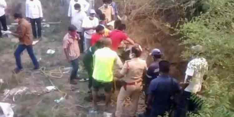 ഒന്പത് കുടിയേറ്റ തൊഴിലാളികളെ മരിച്ചനിലയില് കിണറ്റില് കണ്ട സംഭവം ആത്മഹത്യയല്ല ; കൂട്ടക്കൊല….. ഒന്പത് കുടിയേറ്റ തൊഴിലാളികളെ മരിച്ചനിലയില് കിണറ്റില് കണ്ട സംഭവം ആത്മഹത്യയല്ല ; കൂട്ടക്കൊല…..