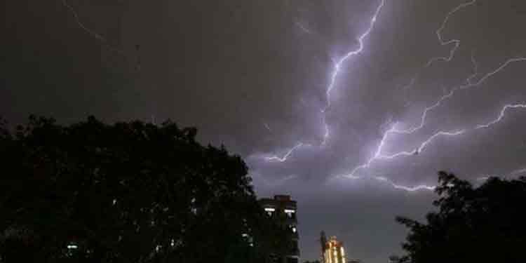 ഉംപുൺ ചുഴലിക്കാറ്റ് : കേരളത്തിൽ ഇന്നും ശക്തമായ മഴ തുടരും ; ഒൻപത് ജില്ലകളിൽ യെല്ലോ അലർട്ട് ഉംപുൺ ചുഴലിക്കാറ്റ് : കേരളത്തിൽ ഇന്നും ശക്തമായ മഴ തുടരും ; ഒൻപത് ജില്ലകളിൽ യെല്ലോ അലർട്ട്