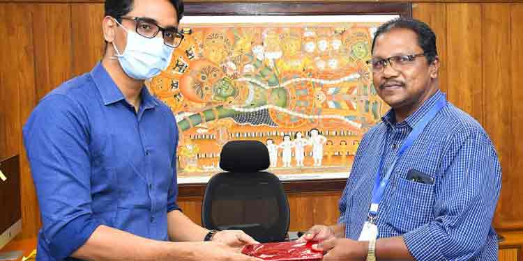 ‘സമഗ്ര ഭൂപരിഷ്ക്കരണ നിയമം പ്രസക്തിയും പ്രാധാന്യവും’- പുസ്തകം ശ്രദ്ധേയമാകുന്നു ‘സമഗ്ര ഭൂപരിഷ്ക്കരണ നിയമം പ്രസക്തിയും പ്രാധാന്യവും’- പുസ്തകം ശ്രദ്ധേയമാകുന്നു