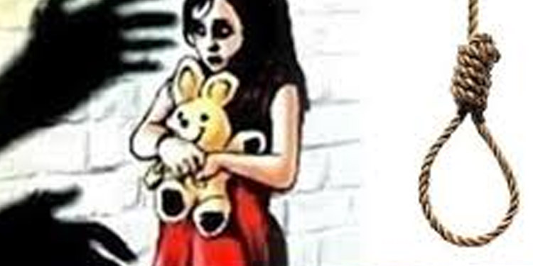 ആറാം ക്ലാസ് വിദ്യാര്ഥിനിയുടെ ആത്മഹത്യ : സംഭവത്തില് കഞ്ചാവ് മാഫിയക്ക് പങ്കെന്ന് സംശയം ; പിതാവിന്റെ സുഹൃത്തുക്കള് നിരീക്ഷണത്തില് ആറാം ക്ലാസ് വിദ്യാര്ഥിനിയുടെ ആത്മഹത്യ : സംഭവത്തില് കഞ്ചാവ് മാഫിയക്ക് പങ്കെന്ന് സംശയം ; പിതാവിന്റെ സുഹൃത്തുക്കള് നിരീക്ഷണത്തില്
