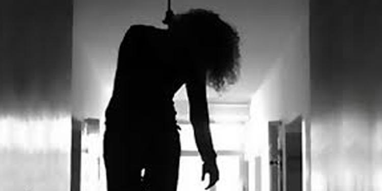 17 കാരി തൂങ്ങിമരിച്ച സംഭവം : കസ്റ്റഡിയിലെടുത്ത യുവാക്കളെ വിട്ടയച്ചു 17 കാരി തൂങ്ങിമരിച്ച സംഭവം : കസ്റ്റഡിയിലെടുത്ത യുവാക്കളെ വിട്ടയച്ചു