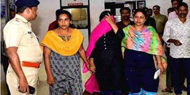 കൂടത്തായി കൊലപാതകം : ജോളി ജയിലില് മൊബൈല് ഫോണ് ഉപയോഗിച്ചതായി റിപ്പോര്ട്ട് കൂടത്തായി കൊലപാതകം : ജോളി ജയിലില് മൊബൈല് ഫോണ് ഉപയോഗിച്ചതായി റിപ്പോര്ട്ട്
