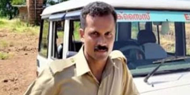 കൊവിഡ് ബാധിച്ച് മരിച്ച എക്സൈസ് ജീവനക്കാരന് മതിയായ ചികിത്സ കിട്ടിയില്ലെന്ന പരാതിയുമായി കുടുംബം കൊവിഡ് ബാധിച്ച് മരിച്ച എക്സൈസ് ജീവനക്കാരന് മതിയായ ചികിത്സ കിട്ടിയില്ലെന്ന പരാതിയുമായി കുടുംബം