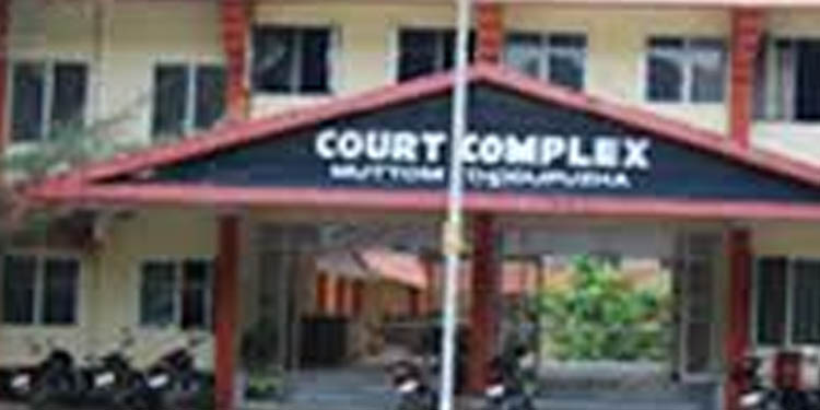 വിചാരണയ്ക്കെത്തിയ യുവാവിനെ തട്ടിക്കൊണ്ടുപോയ അഞ്ചംഗ സംഘത്തെ ആലുവ പോലീസ് പിന്തുടര്ന്ന് പിടികൂടി വിചാരണയ്ക്കെത്തിയ യുവാവിനെ തട്ടിക്കൊണ്ടുപോയ അഞ്ചംഗ സംഘത്തെ ആലുവ പോലീസ് പിന്തുടര്ന്ന് പിടികൂടി