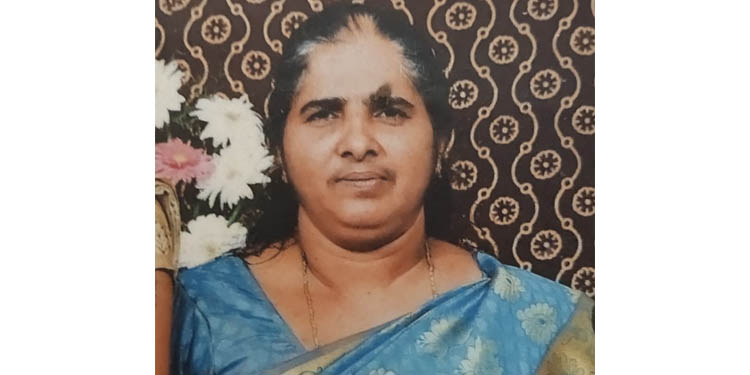 45 വയസ്സുകാരി വീടിനുള്ളിൽ തൂങ്ങി മരിച്ച നിലയിൽ ; ദുരൂഹതയെന്ന് ബന്ധുക്കൾ 45 വയസ്സുകാരി വീടിനുള്ളിൽ തൂങ്ങി മരിച്ച നിലയിൽ ; ദുരൂഹതയെന്ന് ബന്ധുക്കൾ