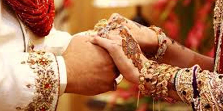 ആദ്യ രാത്രിയില് നവവധുവിനെ കൊലപ്പെടുത്തി ഭര്ത്താവ് ആത്മഹത്യ ചെയ്തു ആദ്യ രാത്രിയില് നവവധുവിനെ കൊലപ്പെടുത്തി ഭര്ത്താവ് ആത്മഹത്യ ചെയ്തു