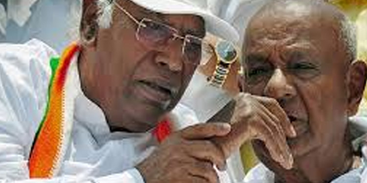 ദേവഗൗഡയും മുതിര്ന്ന കോണ്ഗ്രസ് നേതാവ് മല്ലികാര്ജുന് ഖാര്ഗെയും കര്ണാടകയില് നിന്ന് രാജ്യസഭയിലേക്ക് എതിരില്ലാതെ തെരഞ്ഞെടുക്കപ്പെട്ടു ദേവഗൗഡയും മുതിര്ന്ന കോണ്ഗ്രസ് നേതാവ് മല്ലികാര്ജുന് ഖാര്ഗെയും കര്ണാടകയില് നിന്ന് രാജ്യസഭയിലേക്ക് എതിരില്ലാതെ തെരഞ്ഞെടുക്കപ്പെട്ടു