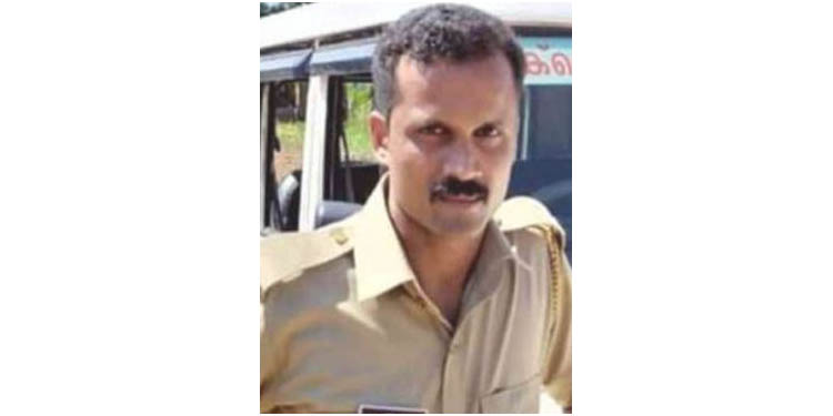 സംസ്ഥാനത്ത് കൊറോണ ബാധിച്ച് ഒരു മരണം കൂടി ; എക്സൈസ് ഉദ്യോഗസ്ഥനാണ് മരിച്ചത് സംസ്ഥാനത്ത് കൊറോണ ബാധിച്ച് ഒരു മരണം കൂടി ; എക്സൈസ് ഉദ്യോഗസ്ഥനാണ് മരിച്ചത്