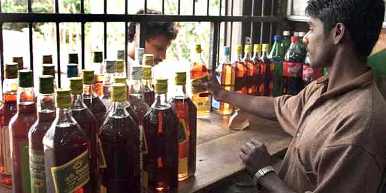 സംസ്ഥാനത്ത് ഇന്ന് സമ്പൂര്ണ ലോക്ഡൗണ് ഇല്ല ; മദ്യശാലകളും തുറന്ന് പ്രവര്ത്തിക്കും സംസ്ഥാനത്ത് ഇന്ന് സമ്പൂര്ണ ലോക്ഡൗണ് ഇല്ല ; മദ്യശാലകളും തുറന്ന് പ്രവര്ത്തിക്കും