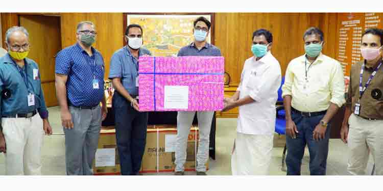 നിര്ധന വിദ്യാര്ഥികള്ക്കായി കെഎസ്ഇബി ഓഫീസേഴ്സ് അസോസിയേഷന് എല്.ഇ.ഡി ടിവികള് കൈമാറി നിര്ധന വിദ്യാര്ഥികള്ക്കായി കെഎസ്ഇബി ഓഫീസേഴ്സ് അസോസിയേഷന് എല്.ഇ.ഡി ടിവികള് കൈമാറി