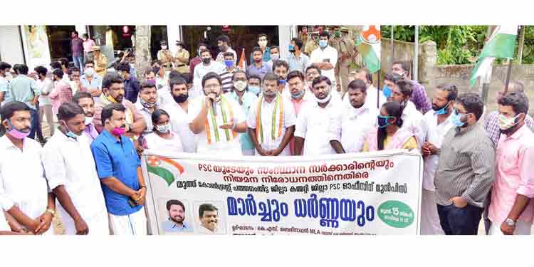 പി.എസ്.സി യുവജനങ്ങളുടെ തൊഴിൽ സ്വപ്നങ്ങളുടെ ശവപ്പറമ്പായി മാറി : ശബരിനാഥ് എം.എൽ.എ പി.എസ്.സി യുവജനങ്ങളുടെ തൊഴിൽ സ്വപ്നങ്ങളുടെ ശവപ്പറമ്പായി മാറി : ശബരിനാഥ് എം.എൽ.എ