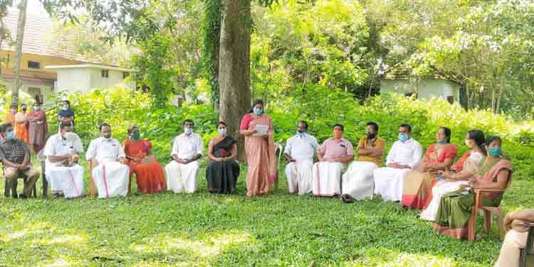 പെരിങ്ങരയില് മാതൃകാ പച്ചത്തുരുത്ത് വികസിപ്പിക്കും ; ശുചീകരണം നടത്തി പെരിങ്ങരയില് മാതൃകാ പച്ചത്തുരുത്ത് വികസിപ്പിക്കും ; ശുചീകരണം നടത്തി