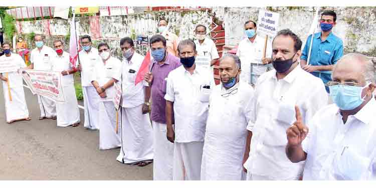 കേന്ദ്ര സർക്കാർ വർദ്ധിപ്പിച്ച ഇന്ധന വില പിൻവലിക്കണം – ജോൺ കെ. മാത്യൂസ് കേന്ദ്ര സർക്കാർ വർദ്ധിപ്പിച്ച ഇന്ധന വില പിൻവലിക്കണം – ജോൺ കെ. മാത്യൂസ്