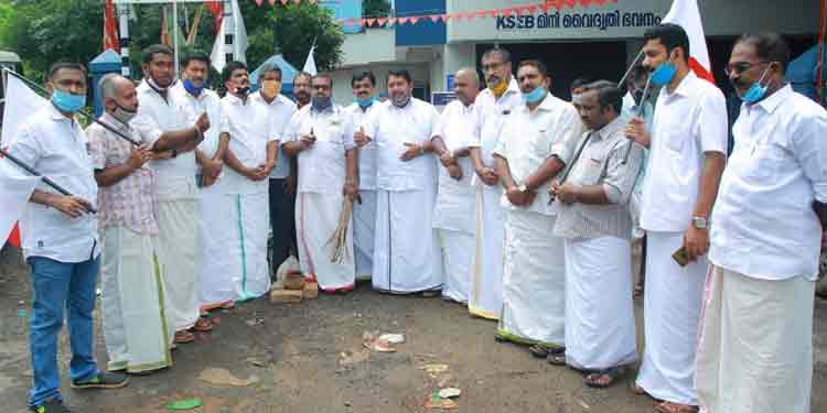 പിണറായി സർക്കാർ ജനങ്ങളെ ഷോക്ക് അടിപ്പിക്കുന്നു ; കേരള യൂത്ത് ഫ്രണ്ട് എം പിണറായി സർക്കാർ ജനങ്ങളെ ഷോക്ക് അടിപ്പിക്കുന്നു ; കേരള യൂത്ത് ഫ്രണ്ട് എം
