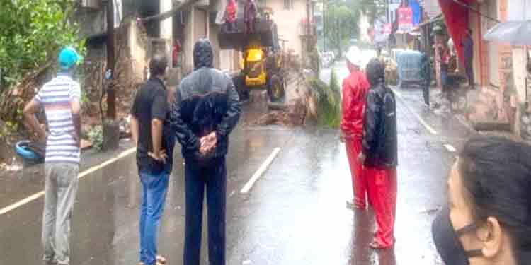 നിസര്ഗ മുന്കരുതല് : മുംബൈ അന്താരാഷ്ട്ര വിമാനത്താവളം രാത്രി 7 മണി വരെ അടച്ചു നിസര്ഗ മുന്കരുതല് : മുംബൈ അന്താരാഷ്ട്ര വിമാനത്താവളം രാത്രി 7 മണി വരെ അടച്ചു