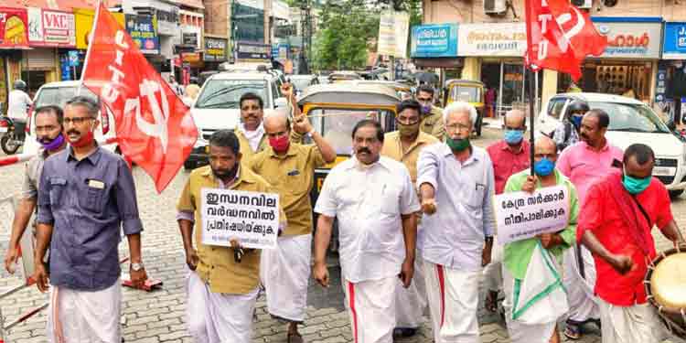 പെട്രോൾ ഡീസൽ വില അടിക്കടി വർധിപ്പിക്കുന്നത് കേന്ദ്രത്തിന്റെ മൌനാനുവാദത്തോടെ ; സി.ഐ.ടി.യു പെട്രോൾ ഡീസൽ വില അടിക്കടി വർധിപ്പിക്കുന്നത് കേന്ദ്രത്തിന്റെ മൌനാനുവാദത്തോടെ ; സി.ഐ.ടി.യു