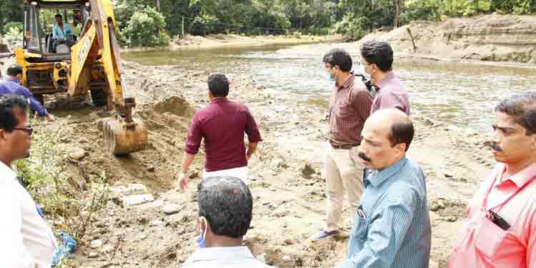 പമ്പ കെ.എസ്.ആര്.ടി.സി ബസ് സ്റ്റാന്ഡിന് പിറകില് മണല് നിക്ഷേപിക്കും : ജില്ലാ കളക്ടര് പമ്പ കെ.എസ്.ആര്.ടി.സി ബസ് സ്റ്റാന്ഡിന് പിറകില് മണല് നിക്ഷേപിക്കും : ജില്ലാ കളക്ടര്