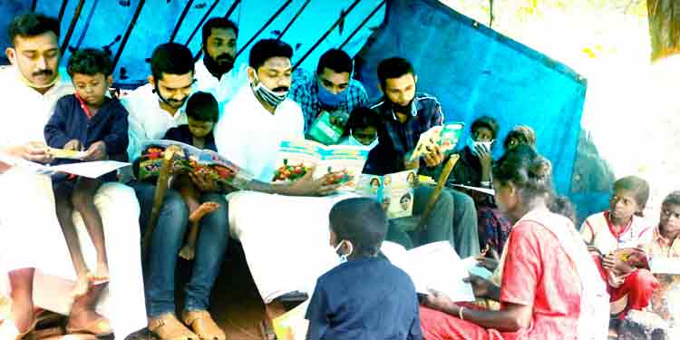 വായനാദിനത്തിന്റെ ഭാഗമായി കാടിന്റെ മക്കൾക്ക് പുസ്തകസഞ്ചിയുമായി രാജീവ് യൂത്ത് ഫൗണ്ടേഷൻ വായനാദിനത്തിന്റെ ഭാഗമായി കാടിന്റെ മക്കൾക്ക് പുസ്തകസഞ്ചിയുമായി രാജീവ് യൂത്ത് ഫൗണ്ടേഷൻ