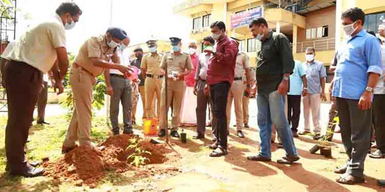 പരിസ്ഥിതി സംരക്ഷിക്കുമെന്ന ദൃഢനിശ്ചയവുമായി ജില്ലാ പോലീസ് പരിസ്ഥിതി സംരക്ഷിക്കുമെന്ന ദൃഢനിശ്ചയവുമായി ജില്ലാ പോലീസ്