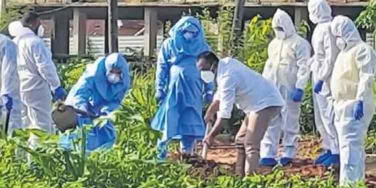 പിപിഇ കിറ്റ് പോലും ധരിച്ചില്ല ; കോവിഡ് ബാധിച്ച് മരിച്ചയാളുടെ സംസ്കാര ചടങ്ങില് പങ്കെടുത്ത് കര്ണാടക എം എല് എ പിപിഇ കിറ്റ് പോലും ധരിച്ചില്ല ; കോവിഡ് ബാധിച്ച് മരിച്ചയാളുടെ സംസ്കാര ചടങ്ങില് പങ്കെടുത്ത് കര്ണാടക എം എല് എ