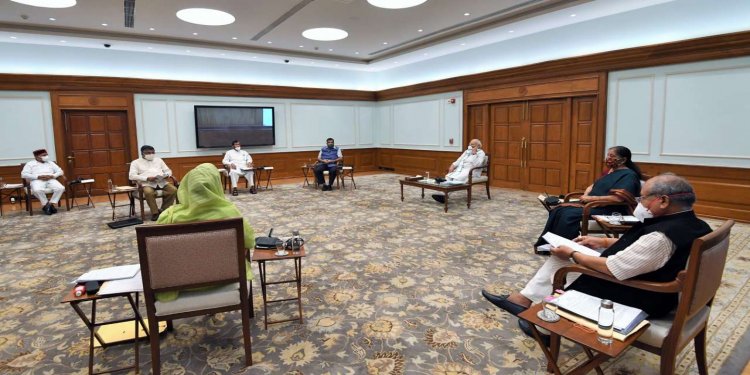 അവശ്യസാധന നിയമത്തിൽ ഭേദഗതി വരുന്നു ; സവാളയും ഭക്ഷ്യധാന്യങ്ങളും പയറുവര്ഗ്ഗങ്ങളും പട്ടികയ്ക്ക് പുറത്ത് അവശ്യസാധന നിയമത്തിൽ ഭേദഗതി വരുന്നു ; സവാളയും ഭക്ഷ്യധാന്യങ്ങളും പയറുവര്ഗ്ഗങ്ങളും പട്ടികയ്ക്ക് പുറത്ത്