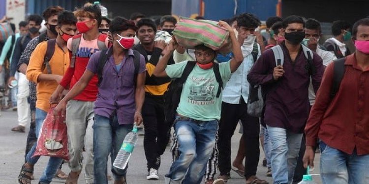 അന്യസംസ്ഥാന തൊഴിലാളികളെ 15 ദിവസത്തിനകം നാട്ടിലെത്തിക്കണം ; ഉത്തരവുമായി സുപ്രീം കോടതി അന്യസംസ്ഥാന തൊഴിലാളികളെ 15 ദിവസത്തിനകം നാട്ടിലെത്തിക്കണം ; ഉത്തരവുമായി സുപ്രീം കോടതി