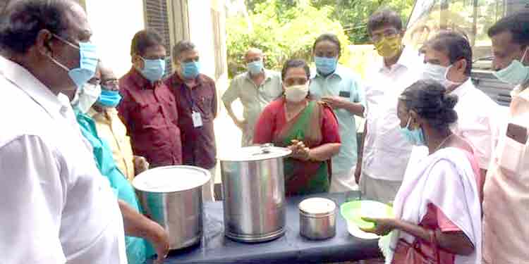 റാന്നി താലൂക്ക് ആശുപത്രിയില് ചികില്സയ്ക്ക് എത്തുന്ന നിര്ധന രോഗികള്ക്കും കൂട്ടിരിപ്പുകാര്ക്കും രണ്ടുനേരം സൌജന്യ ഭക്ഷണം റാന്നി താലൂക്ക് ആശുപത്രിയില് ചികില്സയ്ക്ക് എത്തുന്ന നിര്ധന രോഗികള്ക്കും കൂട്ടിരിപ്പുകാര്ക്കും രണ്ടുനേരം സൌജന്യ ഭക്ഷണം