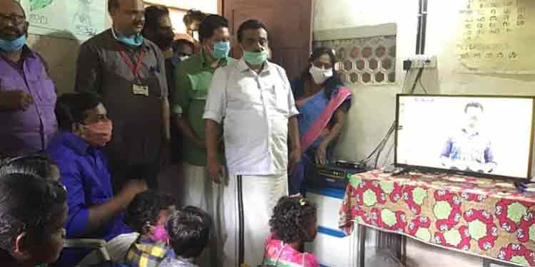 ആവണിപ്പാറ ഗിരിജന് കോളനിയിലും ഫസ്റ്റ്ബെല് മുഴങ്ങി ആവണിപ്പാറ ഗിരിജന് കോളനിയിലും ഫസ്റ്റ്ബെല് മുഴങ്ങി