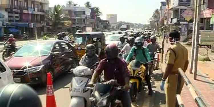 രാത്രി യാത്രാനിയന്ത്രണം : തലസ്ഥാനത്ത് പരിശോധന ശക്തമാക്കി പോലീസ് രാത്രി യാത്രാനിയന്ത്രണം : തലസ്ഥാനത്ത് പരിശോധന ശക്തമാക്കി പോലീസ്