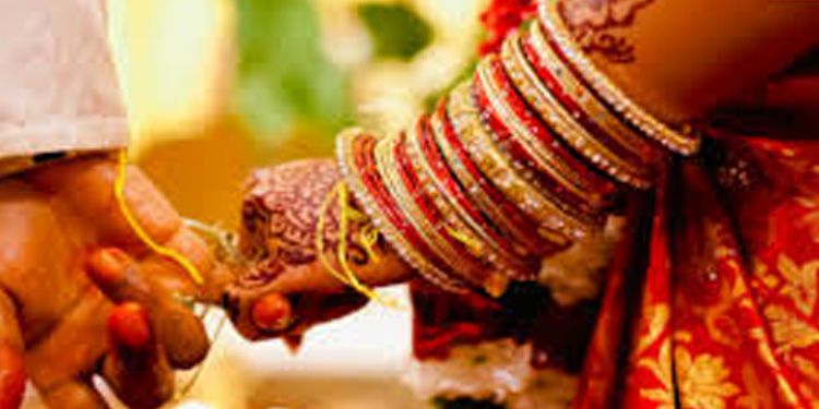 മറ്റു സംസ്ഥാനങ്ങളില് വിവാഹചടങ്ങുകള്ക്കായി പോകുന്നവര് ജില്ലാ കളക്ടറില്നിന്നു പാസ് വാങ്ങണം മറ്റു സംസ്ഥാനങ്ങളില് വിവാഹചടങ്ങുകള്ക്കായി പോകുന്നവര് ജില്ലാ കളക്ടറില്നിന്നു പാസ് വാങ്ങണം